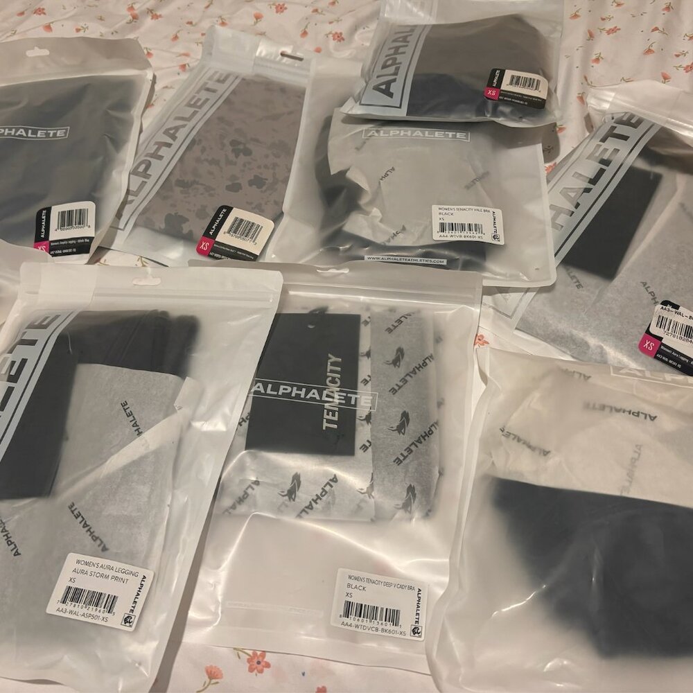 Alphalete Amplify/AURA/Surface Power/Tenacity - Sport Leggings, Bras and socks